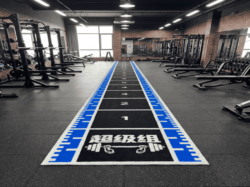 укладка высокоэффективного газона для тренажерного зала